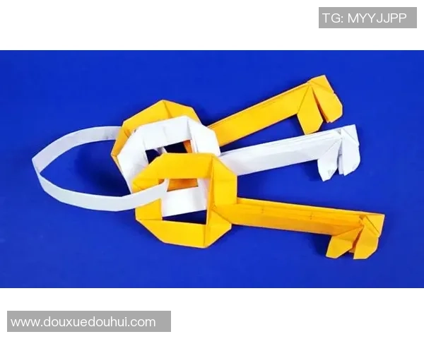 创意折纸艺术探索折纸足球镂空的魅力与技巧分享