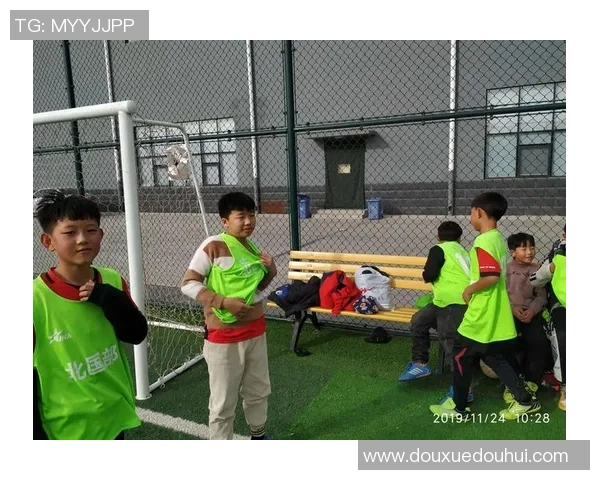 刘奕鸣：从青涩少年到国家队主力的足球成长之路